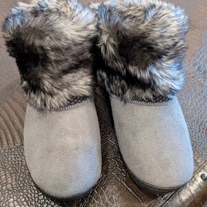 Isotoner Gray Faux Fur Women's Slippers